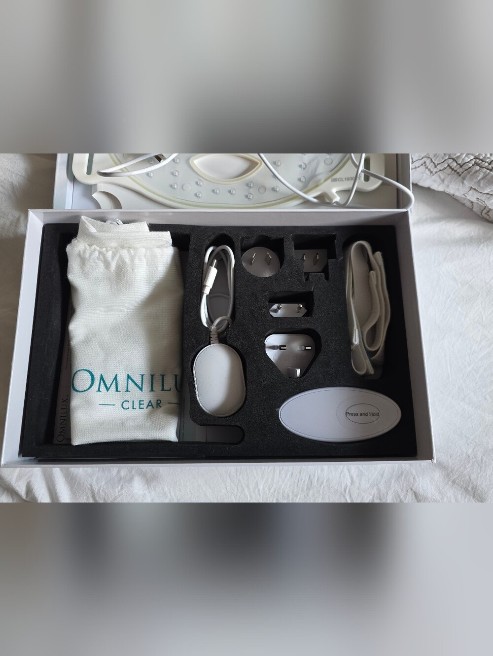 Omnilux Clear LED Acne Therapy Mask FDA-Cleared Blue + Red Light Therapy Mask - Picture 6 of 13
